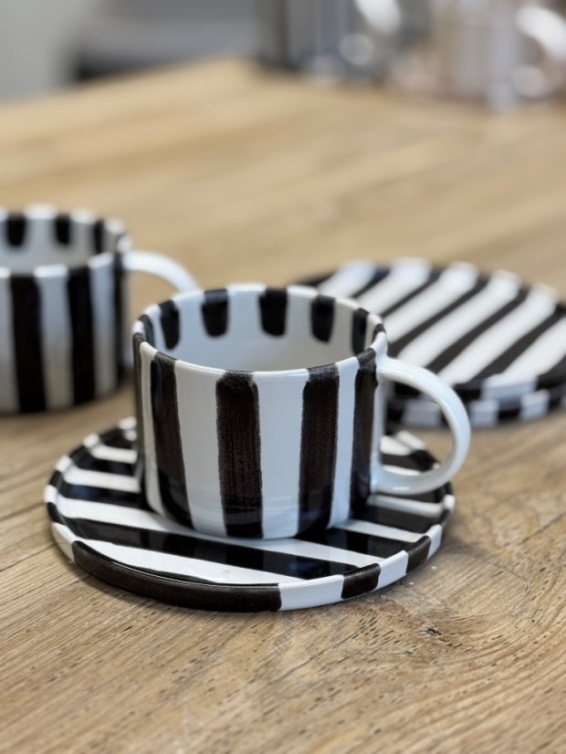 Hrnek s podšálkem UNIQUE black