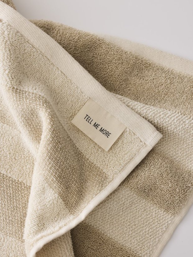 cleo towel close